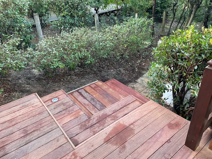 Terrasse bois exotique sur deux niveaux avec emmarchement — photo 4 sur 4